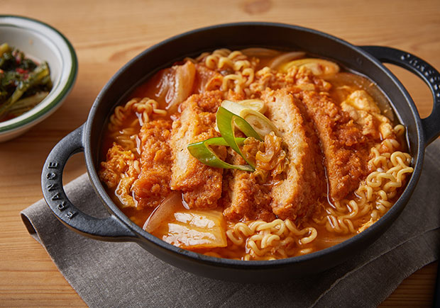 돈까스 김치나베 라면